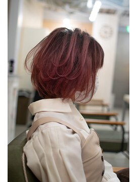 シャドウルーツ×ピンク系ヘアカラー