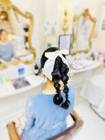 美容室 ティンカーベル 編みおろしヘア