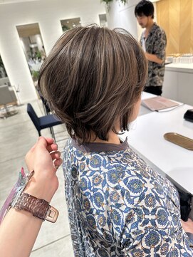 ステア ケース(stair case) 大人かわいいハイライトグレージュ白髪ぼかし