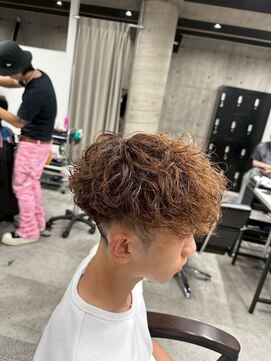 イーラ(era) スペインカールパーマ/メンズ/刈り上げ/眉毛/ツイスト