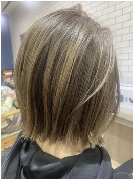 ローブ(L'AUBE)の写真/透明感のあるカラーで大人女性の魅力を引き出す♪髪に優しい薬剤で、ダメージレスに理想のカラーへ☆