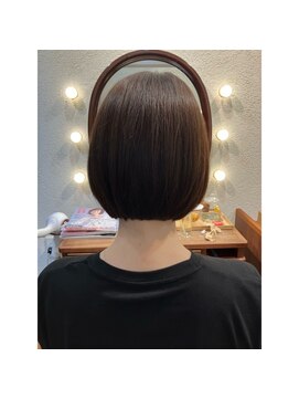 エルサフィロ キタハマ(el zafiro kitahama) 20×30×40代×ショートボブ×グレージュカラー×シンプルボブ