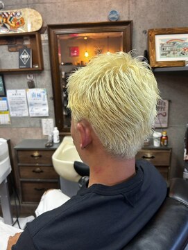 アールズ ヘア(R's hair) MEN’S HAIR/波巻きツイストスパイラル/リバースセンターパート