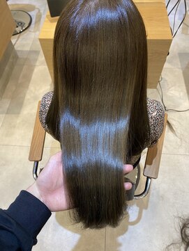 ジーナ 福岡千早(Zina) 【Zina千早】艶カラー/レイヤーロング/ラベージュ/20代30代40代