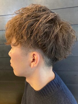 ディスイズバーバーセカンド(THIS IS BARBER 2nd) ベージュカラー　ツイストスパイラルパーマ　ツーブロック