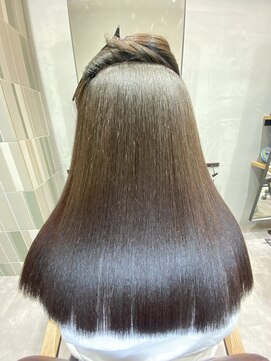 高難易度縮毛矯正 ツヤ髪縮毛矯正　ドライヤーで乾かしただけ