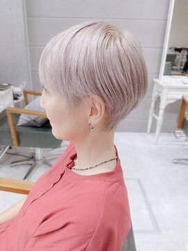 大人可愛い耳掛けショート/グレージュカラー