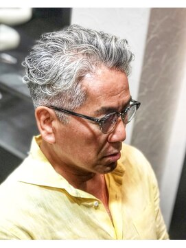 オムヘアーバイグルーマーズ(HOMME HAIR by GROOMER/S) #italianbarberstyle #2ブロック #ハードパーマHommehair2nd櫻井