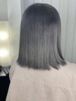 ホワイト(WHITE)の写真/【23時迄営業☆】持続性◎オススメ新メニュー！超音波ヘアケアマイスターTrでうるツヤの仕上がりをご提供♪