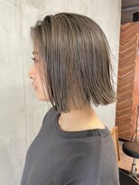 切りっぱなしボブ×オリーブベージュ