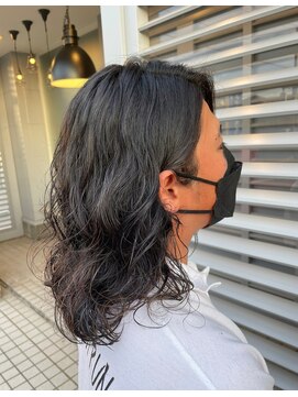 ネウィ 秋田(newi) ヘルシースタイル/斜めバング/レイヤーロング/ウェーブ巻き