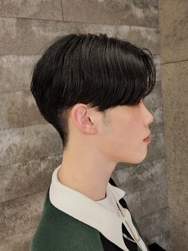 ニアウ 伊勢崎連取店(Niau) ナチュラルニュアンスパーマセンターパート刈り上げ前下りメンズ