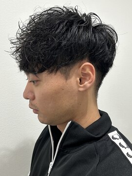 ヒュイル バイ ニアウ(Hwyl by Niau) メンズマッシュツーブロックスパイラルパーマスペインパーマ眉毛