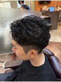 毛流れニュアンスナチュラルパーマツーブロック刈り上げ