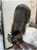 ニュアンスカラー/センターパート/ツヤ髪スタイル/ブルージュ