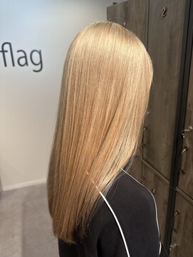 フラッグ(flag) 透明感たっぷり｜柔らか艶ベージュ