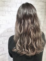 オルト(Ort)&nbsp;（お客様スナップ）バレイヤージュ×ライトグレー