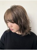 クリーミーベージュ
