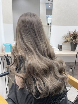 ジゼル 博多筑紫口店(GiseL) オトナ可愛いベージュ【博多駅筑紫口】@halu_the_world