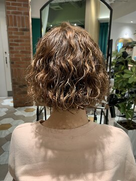 ムーン ティコブラーエ(moon tico brae) 2月(チェリーブラウン/フェミニンロング/モードヘア)