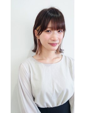 ルッツ(Lutz) ホワイトイヤリングカラー