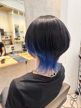 エン(en.) ネイビーブルーインナーカラーボブウルフ