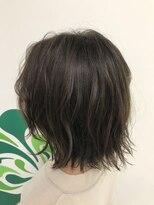 モザイク(MOSAIQUE) 【東三国/新大阪】透け感のあるシルバーアッシュミディ