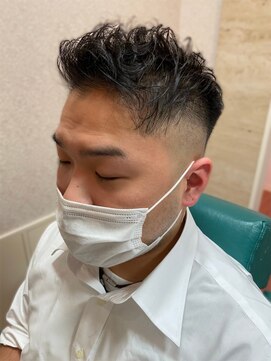 銀座マツナガ 神田店 黒髪ツーブロック空気感刈り上げビジネスアップバング
