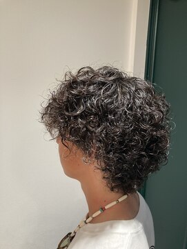 キー(KEY) 斉藤和義パーマ