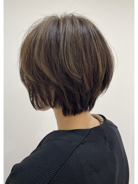 ヒビカ(HIBIKA) ショートボブにナチュラルハイライト