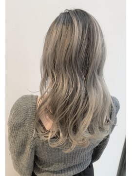 ホワイト 梅田(white) シルバー×ロング