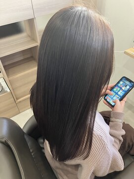 ウミトオト(umi to oto) しっとりまとまるストレートヘア