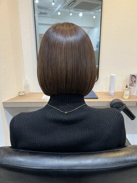 フルール(Fleur) 恵比寿で人気の韓国風ボブ 前下がり 小顔カット