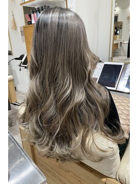 ブティック(boutique) シャドウルーツ ミルクティーアッシュ