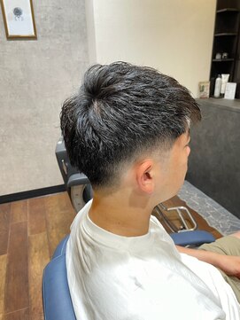 ヘアーワークス ボナ(HAIR WORKS bona.) ビジネスマンに合う黒髪短髪 清潔感ショートスタイル