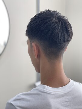 イーナ(iina) フェード クロップ