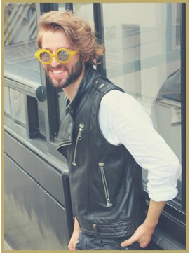 ジジバイワースホワイル(jiji by WORTH WHILE) アッシュブラックウルフマッシュパーマハイライト波巻きショート