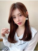 後れ毛が可愛い顔周りハイレイヤーロングチェリーブラウン