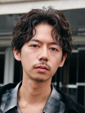 テン 心斎橋(tenn.) メンズセンターパート七三分けパートニュアンスパーマ刈り上げ