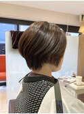 【L by first】襟足の浮きを抑えてくびれショートに