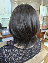 ムーア(MUA) 艶感たっぷりの大人レイヤーボブ
