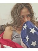 ラフなスタイリングでもこなれ感バツグン。ハイライトカラー。