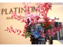 プラチナム(PLATINUM)の雰囲気（毎週季節に富んだお花をお花屋さんから取り寄せてます！）