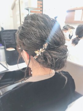 ブラウ ネイル パーティー(Blau Nail Party) ゆるっとシニヨン