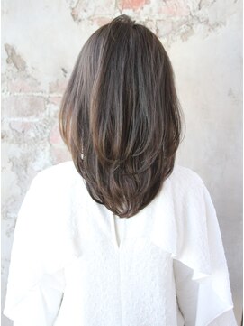 アフロート ルヴア(AFLOAT RUVUA) 【後ろ姿も美人★ふわっとレイヤー】×「透明感ダークアッシュ」