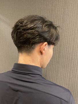 リリー(Lily) 刈り上げセンターパート【理容】大森/メンズ/バーバー