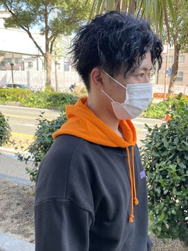 イナズマヘアー(INAZUMA HAIR) men's センターパート×ツイストスパイラルパーマ