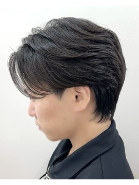 ワン バイ ジ エクト(One by The Ect) 黒髪アッシュブラック毛流れセンターパート韓国カルマヘア