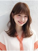 セミロング レイヤーカット 顔周りカット ベージュ 透明感カラー