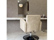 ユー(Yu.)の雰囲気（鏡、椅子の細部にまでこだわりが詰まっておりす。　[髪質改善]）